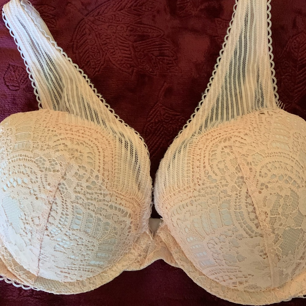 Victoria Secret 32D peach bra